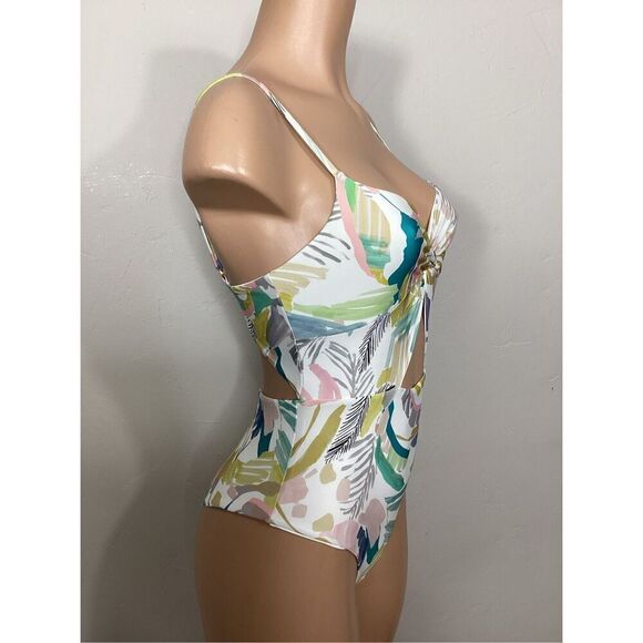 New. L*SPACE cut out one piece. Size 8. Retails $187 - Picture 7 of 9